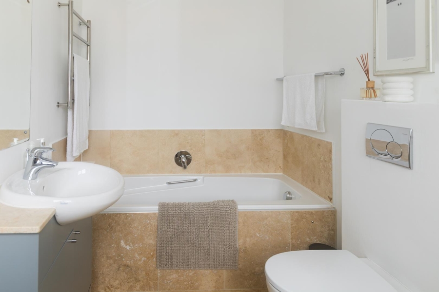 To Let 2 Bedroom Property for Rent in Green Point Western Cape